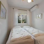 Dom wakacyjny Beachside Townhouse - Sleeps 8 *