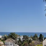 Beachside Townhouse - Sleeps 8 Marbella