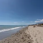 Dom wakacyjny Beachside Townhouse - Sleeps 8 Marbella