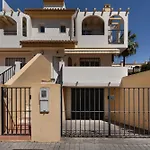 Dom wakacyjny Beachside Townhouse - Sleeps 8 *
