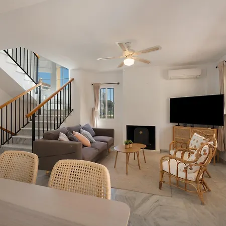 Beachside Townhouse - Sleeps 8 Vakantiehuis