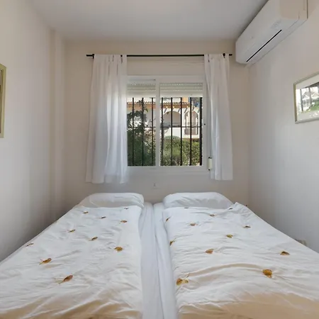 Beachside Townhouse - Sleeps 8 * Marbella