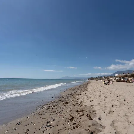 Ferienhaus Beachside Townhouse - Sleeps 8 Marbella