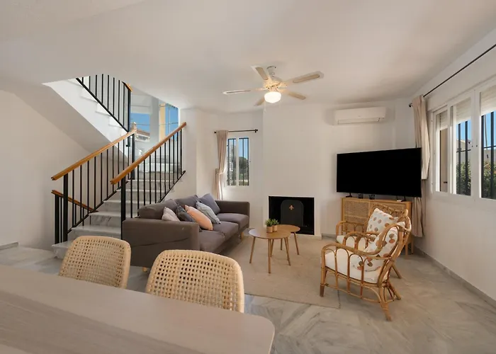 Beachside Townhouse - Sleeps 8 Vakantiehuis