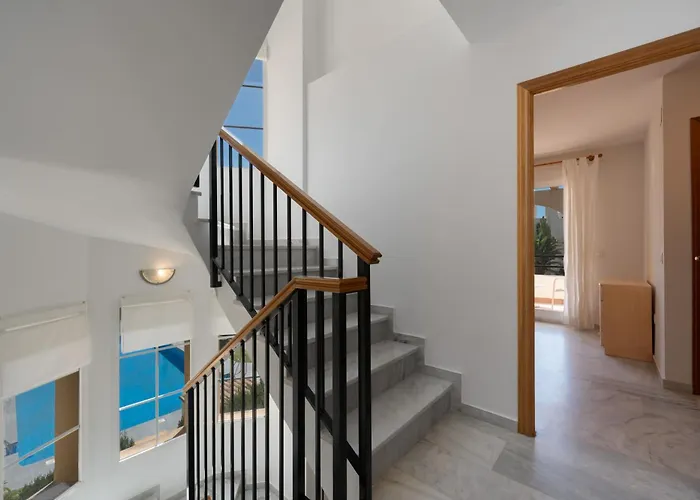 Vakantiehuis Beachside Townhouse - Sleeps 8 Marbella