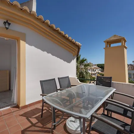 Beachside Townhouse - Sleeps 8 Semesterbostad Marbella
